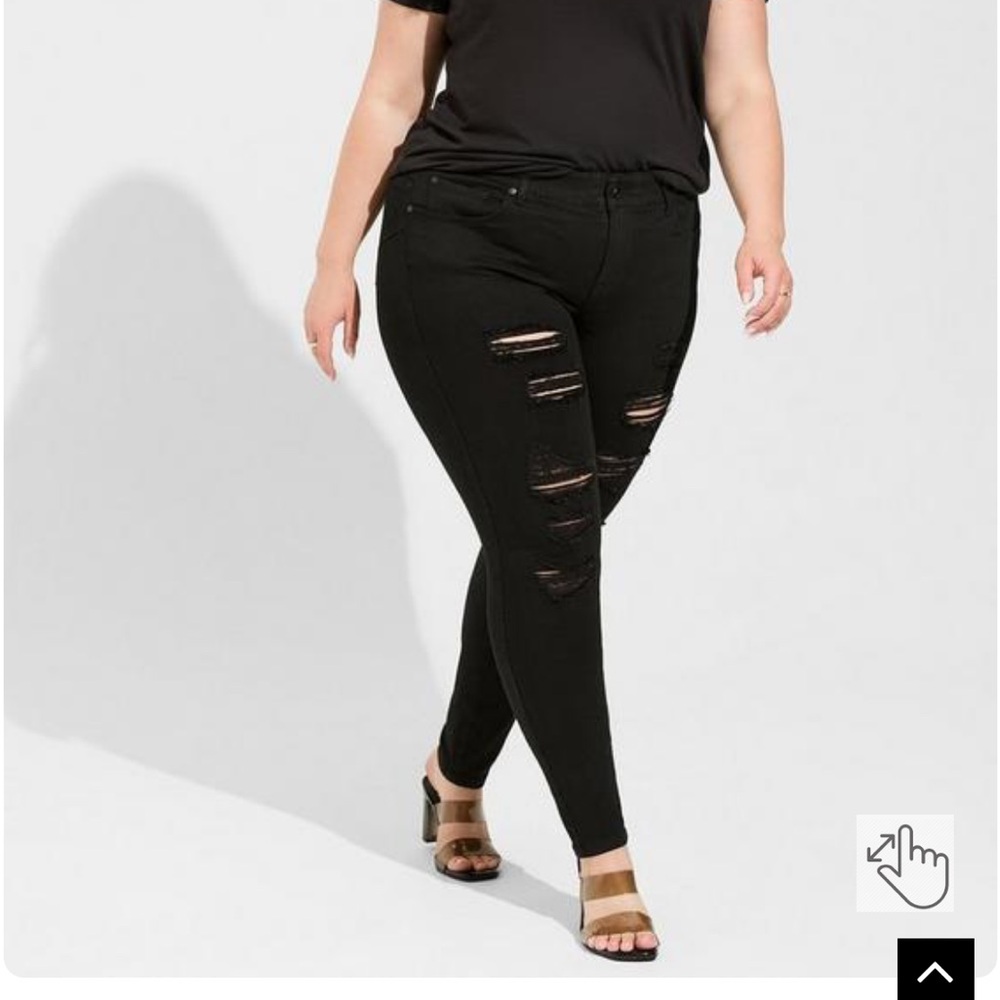 NWOT Torrid Bombshell Skinny Premium Stretch High-Rise Destructed Jean